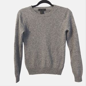 Tahari Grey %100 2-PLY Cashmere Sweater Medium